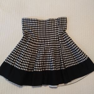 Black and white knit skirt